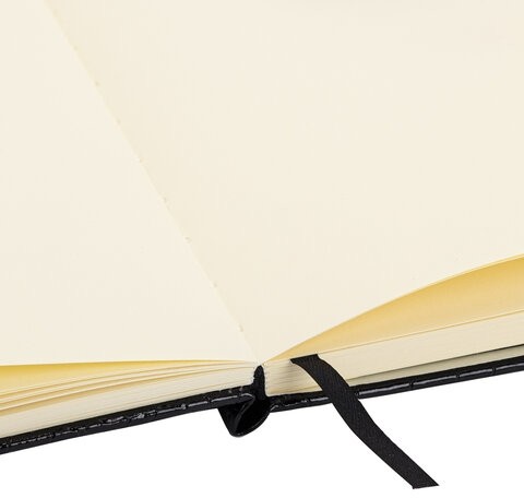 Скетчбук, слоновая кость 140 г/м2, 130х210 мм, 80 л., КОЖЗАМ, резинка, BRAUBERG ART CLASSIC, CROCO, черный, 116470