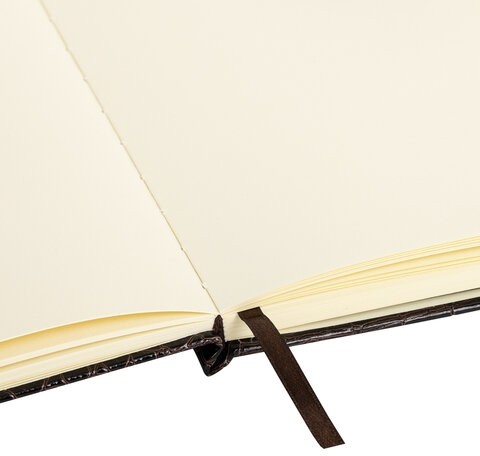 Скетчбук, слоновая кость 140 г/м2, 130х210 мм, 80 л., КОЖЗАМ, резинка, BRAUBERG ART CLASSIC, CROCO, коричневый, 116471