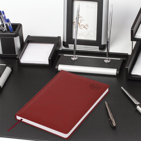 Ежедневник датированный 2024 БОЛЬШОЙ ФОРМАТ 210х297 мм А4, BRAUBERG "Favorite", под кожу, бордо, 114772