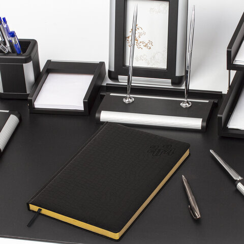 Ежедневник датированный 2024 БОЛЬШОЙ ФОРМАТ 210х297 мм А4, BRAUBERG "Comodo", под кожу, черный, 114774