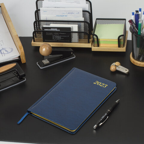 Еженедельник датированный 2023 А5 145х215 мм BRAUBERG "Iguana", синий, 113949