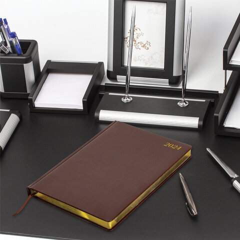 Ежедневник датированный 2024 БОЛЬШОЙ ФОРМАТ 210х297 мм А4, BRAUBERG "Iguana", под кожу, коричневый, 114776