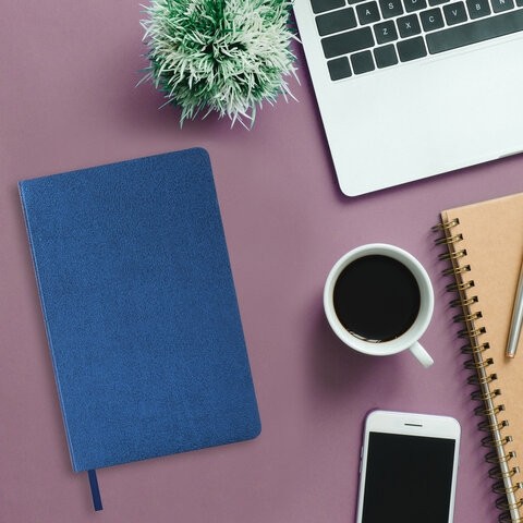 Ежедневник недатированный А5 138х213 мм BRAUBERG "Metallic", под кожу, 136 л., гибкий, синий, 113376