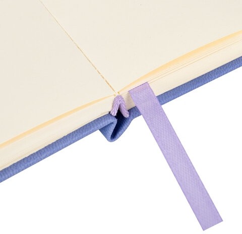 Скетчбук, слоновая кость 140 г/м2 210х297 мм, 80 л., КОЖЗАМ, резинка, BRAUBERG ART CLASSIC, пастель сиреневый, 116883