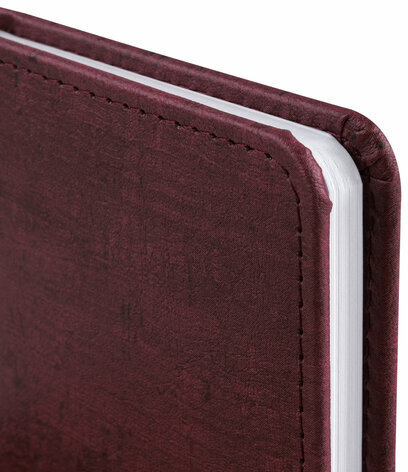 Еженедельник датированный 2023 МАЛЫЙ ФОРМАТ 95х155 мм А6, BRAUBERG "Wood", под кожу, бордовый, 113974