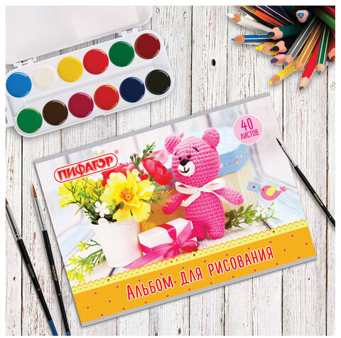 Альбом для рисования А4, 40 л., скоба, обложка офсет, ПИФАГОР, 205х290 мм, "Медвежонок и цветы" (1 вид), 105083