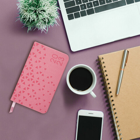 Еженедельник датированный 2023 МАЛЫЙ ФОРМАТ 95х155 мм А6, BRAUBERG "Glance", под кожу, розовый, 113977