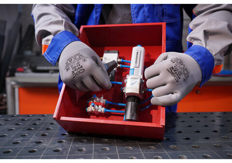 Перчатки полиэфирные ПОЛИКС маслостойкие 1 пара, 15 класс, 30-32 г, размер 9, покрытие - облив ПОЛИУРЕТАНОВОЕ, эластичные и комфортные, СВС, 93-243 сер/сер