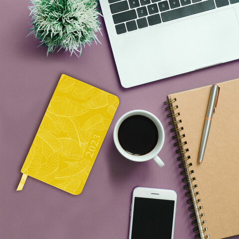 Еженедельник датированный 2023 МАЛЫЙ ФОРМАТ 95х155 мм А6, BRAUBERG "Foliage", под кожу, желтый, 113982