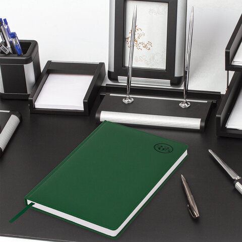 Ежедневник датированный 2025, БОЛЬШОЙ ФОРМАТ, 210х297 мм, А4, BRAUBERG "Favorite", под кожу, зеленый, 115731