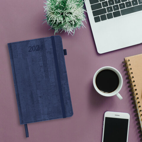 Ежедневник датированный 2024 А5 138x213 мм BRAUBERG "Wood", под кожу, держатель для ручки, синий, 114899