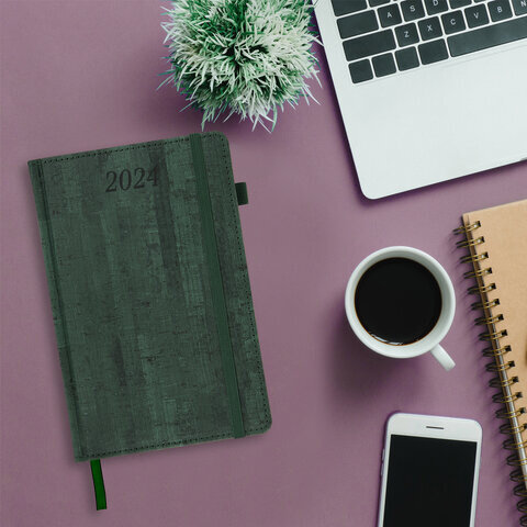 Ежедневник датированный 2024 А5 138x213 мм BRAUBERG "Wood", под кожу, держатель для ручки, зеленый, 114902