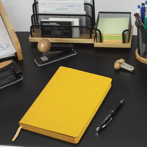 Ежедневник недатированный А5 (138х213 мм) BRAUBERG "Stylish", кожзам, гибкий, 160 л., желтый, 111863