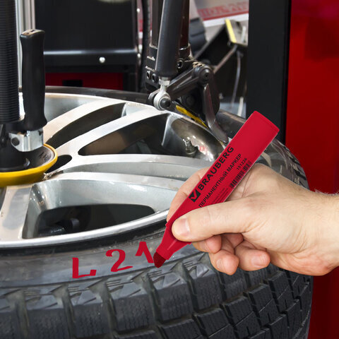 Маркер перманентный BRAUBERG "JUMBO", КРАСНЫЙ, ШИРОКАЯ ЛИНИЯ ПИСЬМА, скошенный наконечник, 3-10 мм, 151226