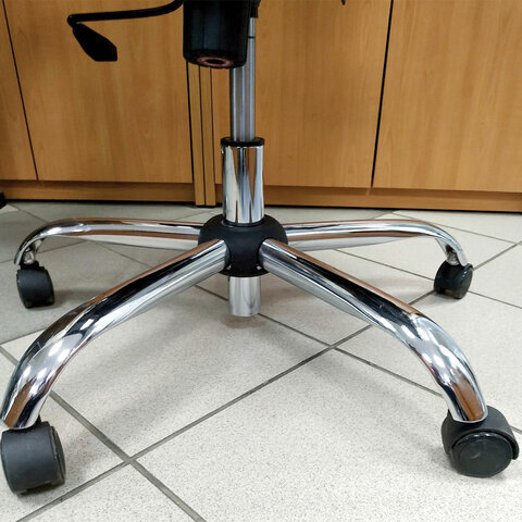 Кресло офисное МЕТТА "К-3" хром, ткань-сетка, сиденье и спинка регулируемые, красное