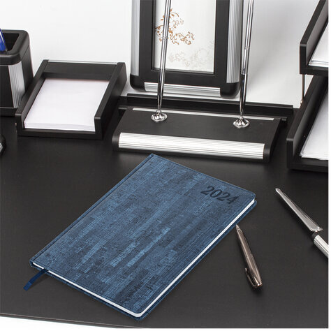 Еженедельник датированный 2024 БОЛЬШОЙ ФОРМАТ А4 210х297 мм, BRAUBERG "Wood", под кожу, синий, 115011