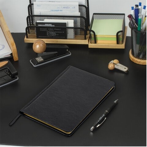 Ежедневник недатированный БОЛЬШОЙ ФОРМАТ 210х297 мм А4, BRAUBERG "Iguana", под кожу, 160 л., черный,114452