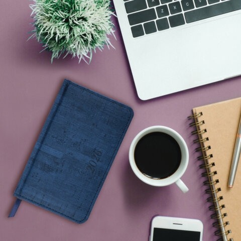 Еженедельник датированный 2026 МАЛЫЙ ФОРМАТ 95х155 мм, А6, BRAUBERG "Wood", под кожу, синий, 117195