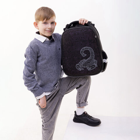 Ранец BRAUBERG LUMINOUS, 2 отделения, с брелоком, "Scorpio", СВЕТЯЩИЙСЯ РИСУНОК, 38х29х16 см, 271368