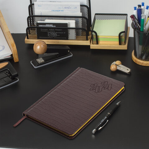 Еженедельник датированный 2024 А5 145х215 мм BRAUBERG "Comodo", под кожу, коричневый, 115019