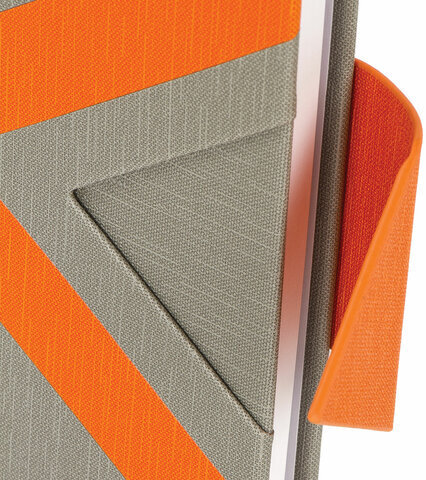 Ежедневник недатированный А5 138x213 мм BRAUBERG "Waves" под кожу, застежка 160 л., серый/оранжевый, 111877