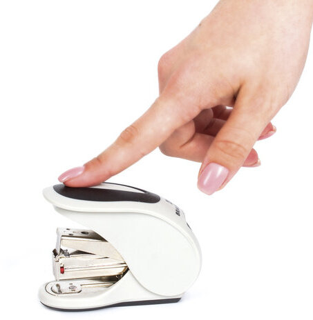 Степлер ЭНЕРГОСБЕРЕГАЮЩИЙ №24/6, 26/6 BRAUBERG "Easy Press", до 30 листов, БЕЗ УСИЛИЙ, 226843