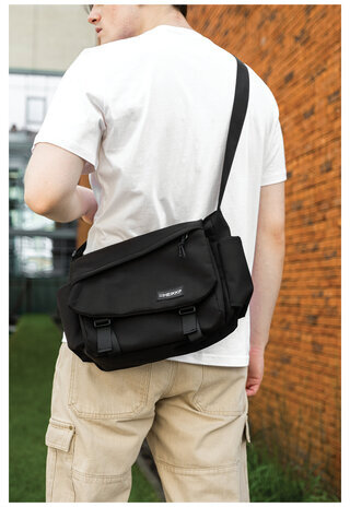 Сумка на плечо большая HEIKKI STREAM (ХЕЙКИ) два отделения, боковые карманы, А4, черная, 26х32х11 см, 272641