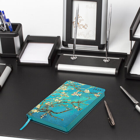 Ежедневник датированный 2023 А5 138x213 мм BRAUBERG "Vista", под кожу, гибкий, "Цветущий миндаль", 114124