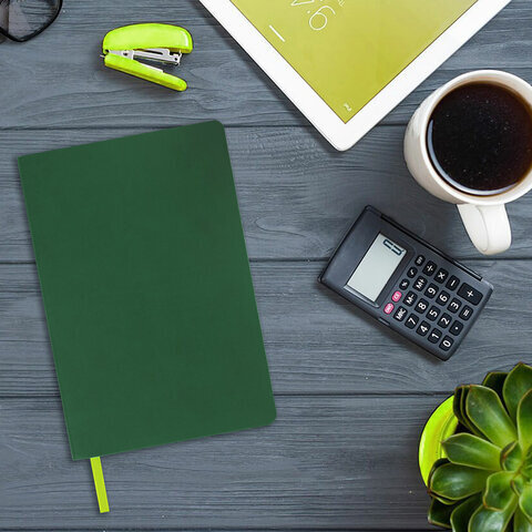 Блокнот А5 (148x218 мм), BRAUBERG "Metropolis Mix", под кожу, 80 л., клетка, темно-зеленый, 111037