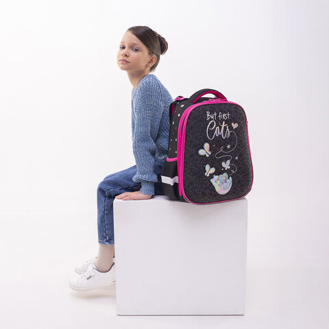 Ранец BRAUBERG LUMINOUS, 2 отделения, с брелоком, "Cats first", СВЕТЯЩИЙСЯ РИСУНОК, 38х29х16 см, 271367