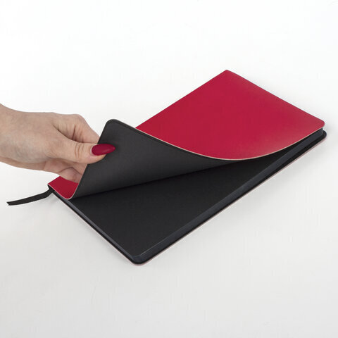 Блокнот А5 (148x218 мм), BRAUBERG "Metropolis Mix", под кожу, 80 л., клетка, красный, 111039