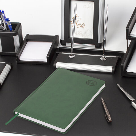 Ежедневник датированный 2023 БОЛЬШОЙ ФОРМАТ 210х297 мм А4, BRAUBERG "Favorite", зеленый, 113906