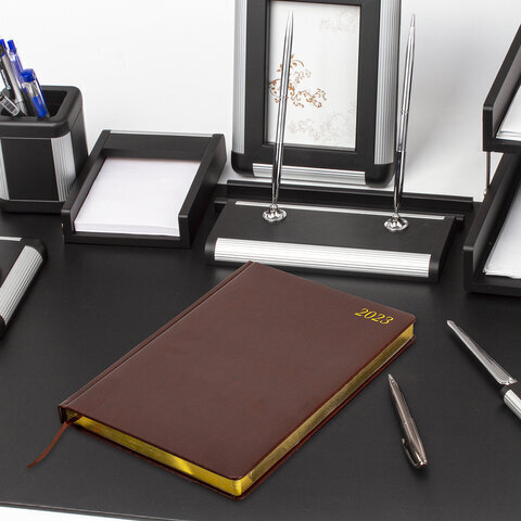 Ежедневник датированный 2023 БОЛЬШОЙ ФОРМАТ 210х297 мм А4, BRAUBERG "Iguana", коричневый, 113910