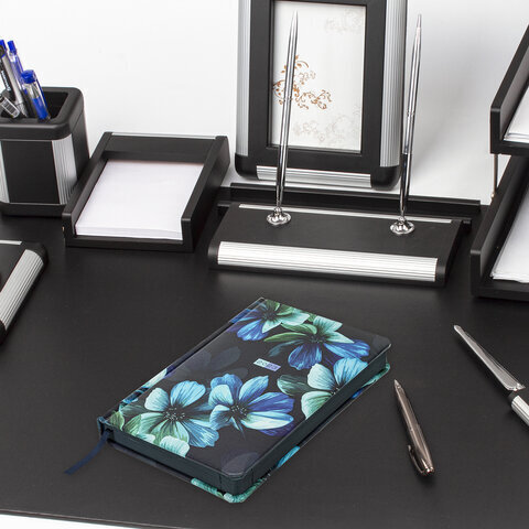 Ежедневник датированный 2023 А5 138x213 мм BRAUBERG "Vista", под кожу, "Flowers", 114136