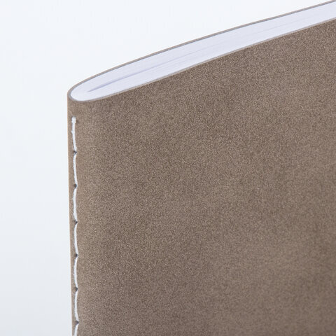 Тетрадь-скетчбук 48 л. обложка кожзам под замшу, сшивка, A5 (147х210мм), 70 г/м2, СЕРЫЙ, BRAUBERG CAPRISE, 403862