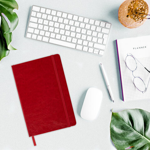 Блокнот А5 (148x218 мм), BRAUBERG "Metropolis Special", под кожу, 80 л., резинка, клетка, красный, 111575