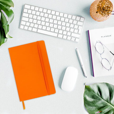 Блокнот А5 (148x218 мм), BRAUBERG "Metropolis Special", под кожу, 80 л., резинка, клетка, оранжевый, 111576