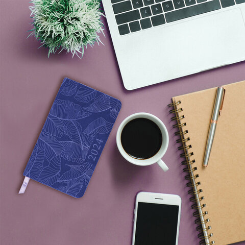 Еженедельник датированный 2024 МАЛЫЙ ФОРМАТ 95х155 мм А6, BRAUBERG "Foliage", под кожу, сиреневый, 115056