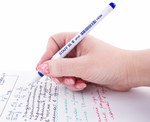 Ручка гелевая с грипом STAFF "Manager" GP-197, СИНЯЯ, корпус белый, игольчатый узел 0,5 мм, линия письма 0,35 мм, 142394