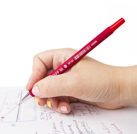 Ручка шариковая STAFF "EVERYDAY" BP-192, КРАСНАЯ, корпус прорезиненный красный, узел 0,7 мм, линия письма 0,35 мм, 142399