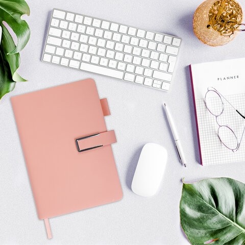 Ежедневник недатированный А5 143х210мм BRAUBERG Deluxe, под кожу, магнит 160л, розовый, 117143